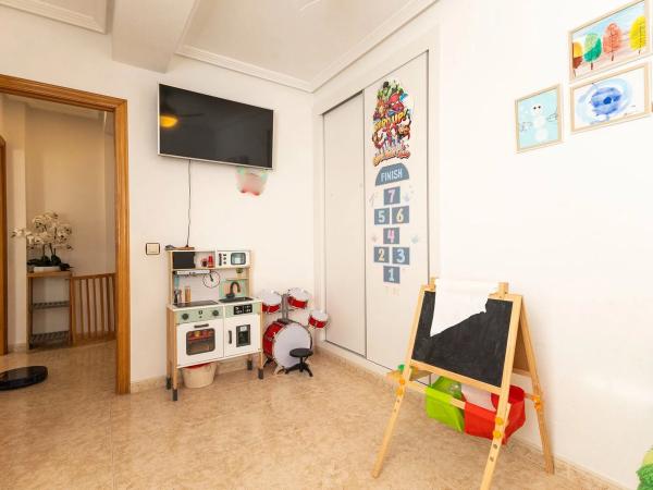 Chalet adosado en calle Camilo José Cela