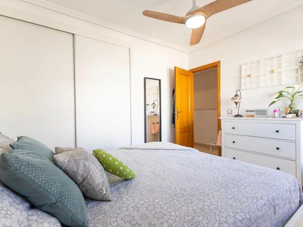 Chalet adosado en calle Camilo José Cela