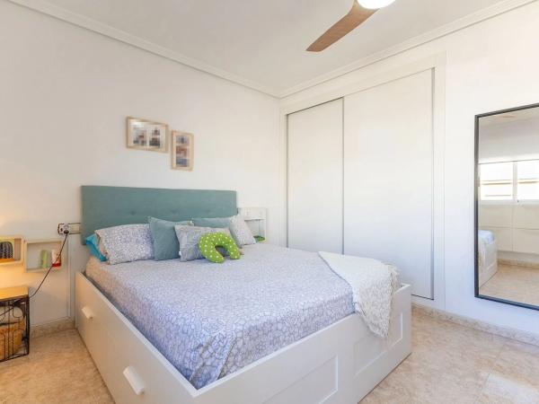 Chalet adosado en calle Camilo José Cela