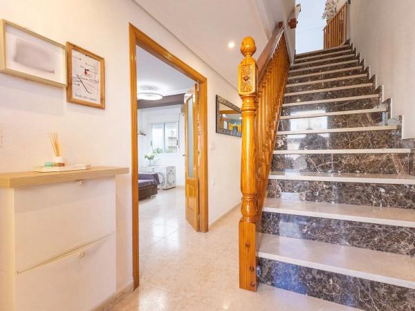 Chalet adosado en calle Camilo José Cela