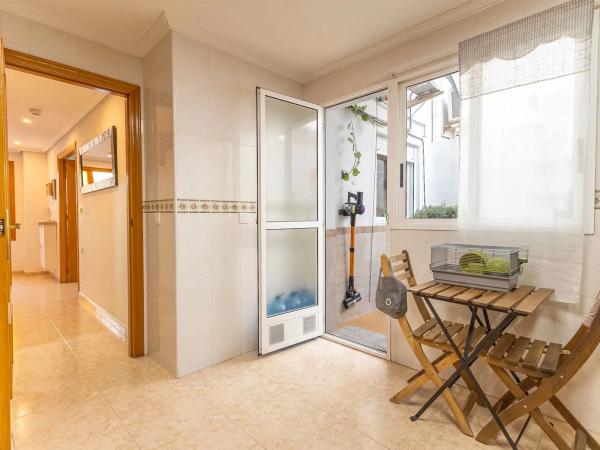 Chalet adosado en calle Camilo José Cela