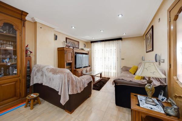 Chalet pareado en calle Alcalde José Bru Mora, 37