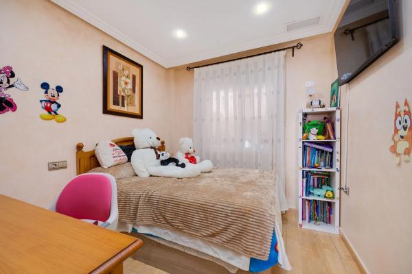 Chalet pareado en calle Alcalde José Bru Mora, 37