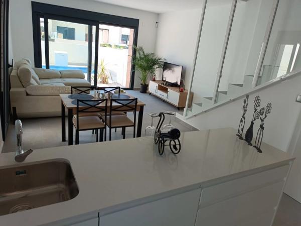 Chalet adosado en calle Manuel de Falla, 24