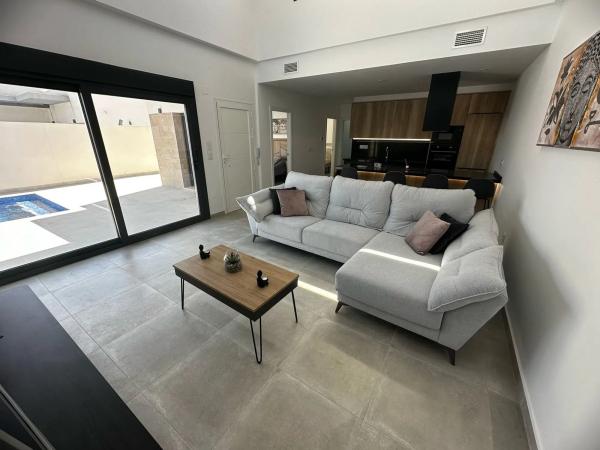 Chalet pareado en calle Manuel de Falla