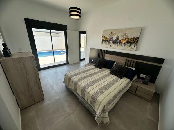 Chalet pareado en calle Manuel de Falla