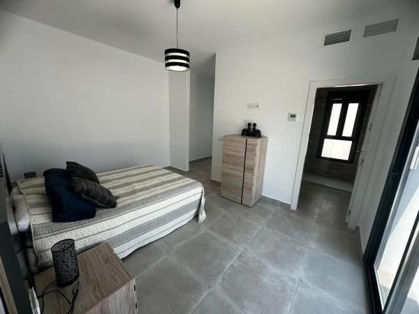 Chalet pareado en calle Manuel de Falla