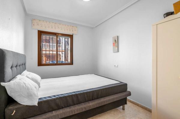 Piso en avenida de las Naciones, 52