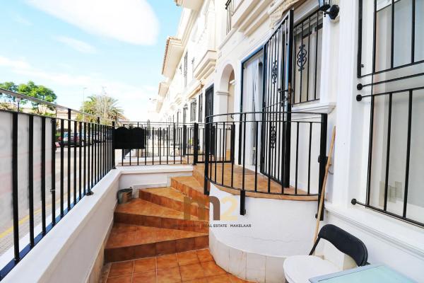 Chalet adosado en calle Jacarilla