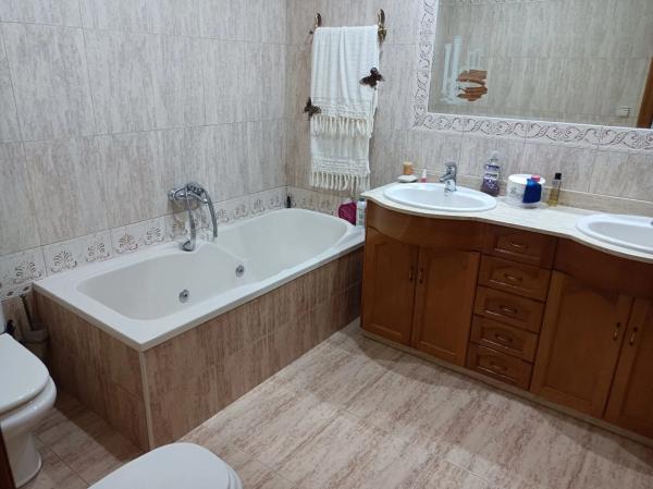 Casa independiente en santísima trinidad, 51