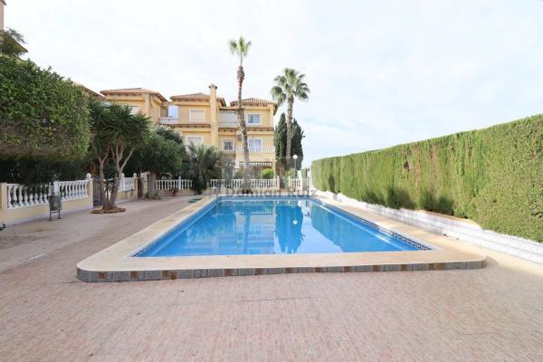 Chalet pareado en calle Roma, 1