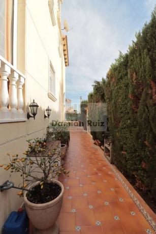 Chalet pareado en calle Roma, 1