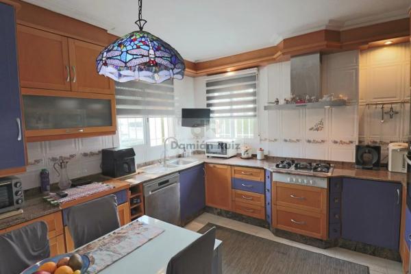 Chalet pareado en calle Roma, 1