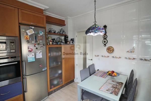 Chalet pareado en calle Roma, 1