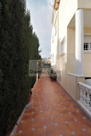 Chalet pareado en calle Roma, 1