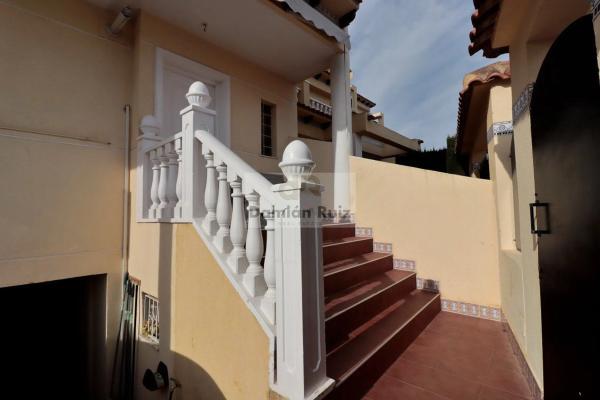 Chalet pareado en calle Roma, 1