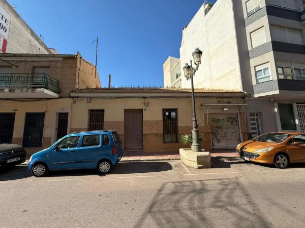 Casa independiente en avenida del País Valencià