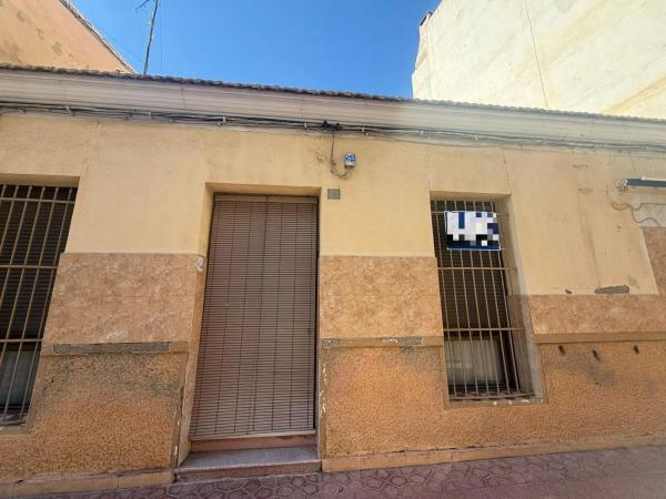 Casa independiente en avenida del País Valencià
