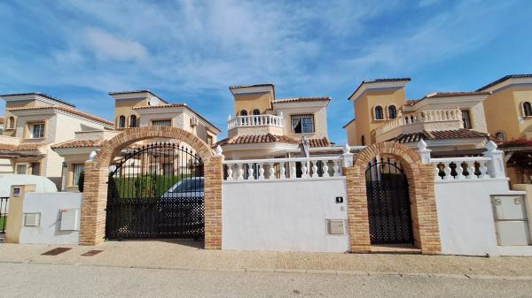 Casa independiente en avenida Joaquín Chapaprieta, 56