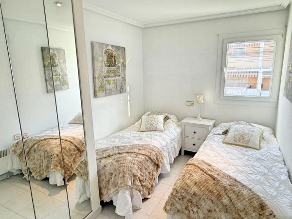 Chalet adosado en CL Paris, 48