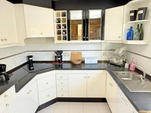 Chalet adosado en CL Paris, 48