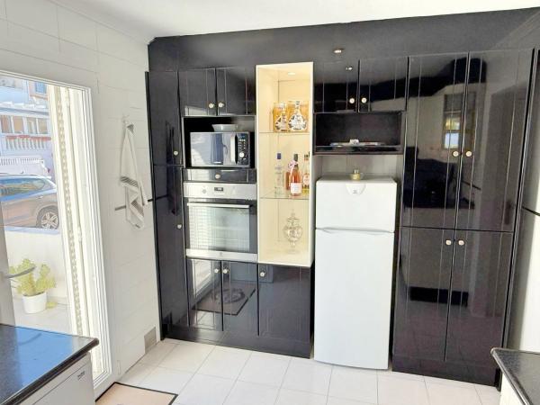 Chalet adosado en CL Paris, 48