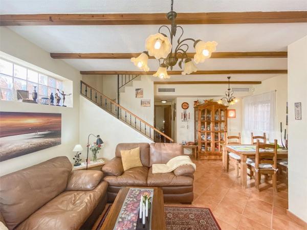 Casa independiente en calle Almendro