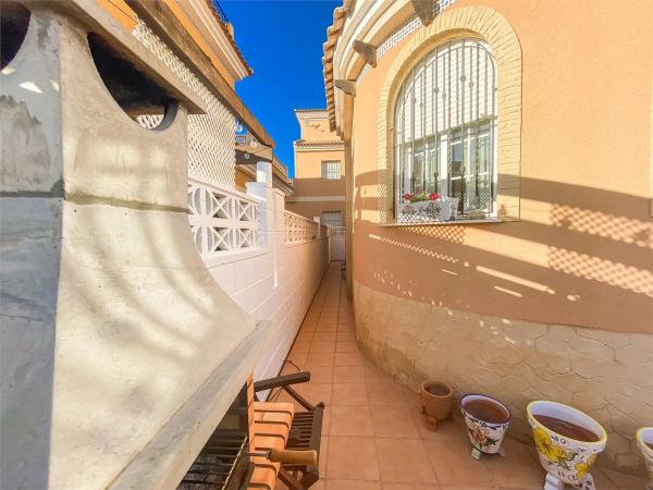 Casa independiente en calle Almendro