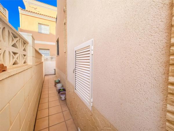 Casa independiente en calle Almendro