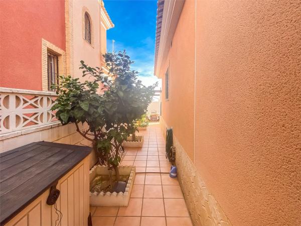 Casa independiente en calle Almendro