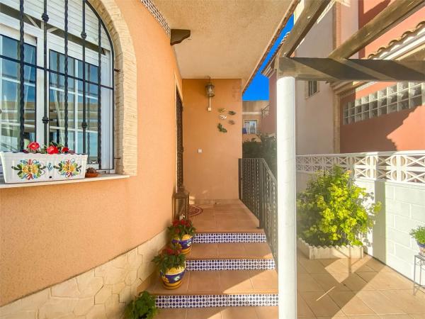 Casa independiente en calle Almendro