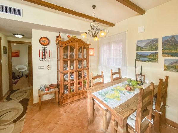 Casa independiente en calle Almendro