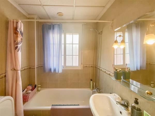 Casa independiente en calle Almendro