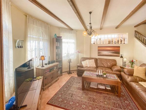 Casa independiente en calle Almendro