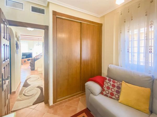 Casa independiente en calle Almendro