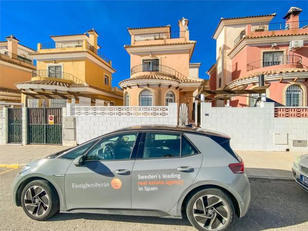 Casa independiente en calle Almendro