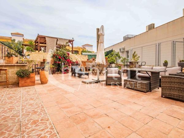 Chalet adosado en calle Taray, 12