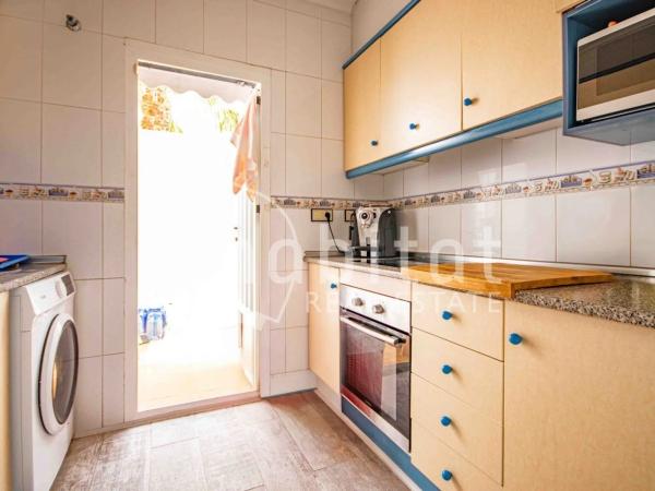 Chalet adosado en calle Taray, 12