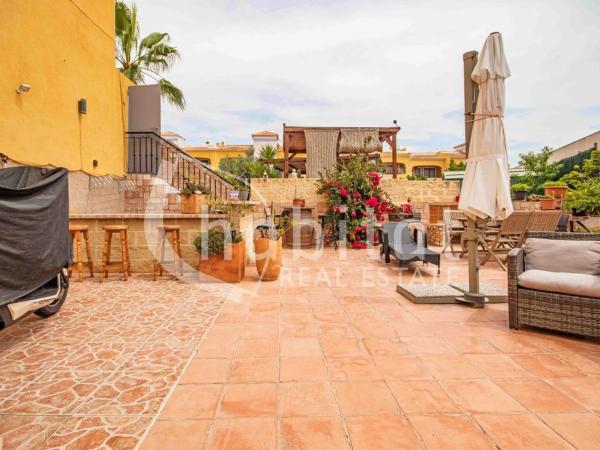 Chalet adosado en calle Taray, 12