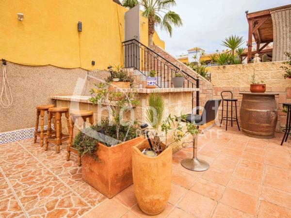 Chalet adosado en calle Taray, 12