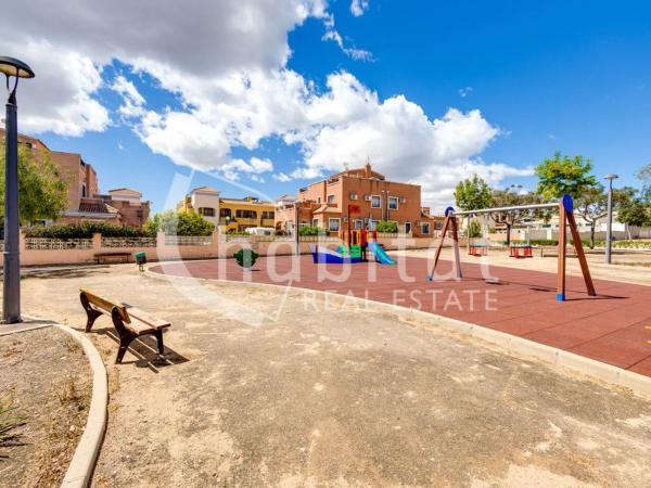 Chalet adosado en calle Taray, 12