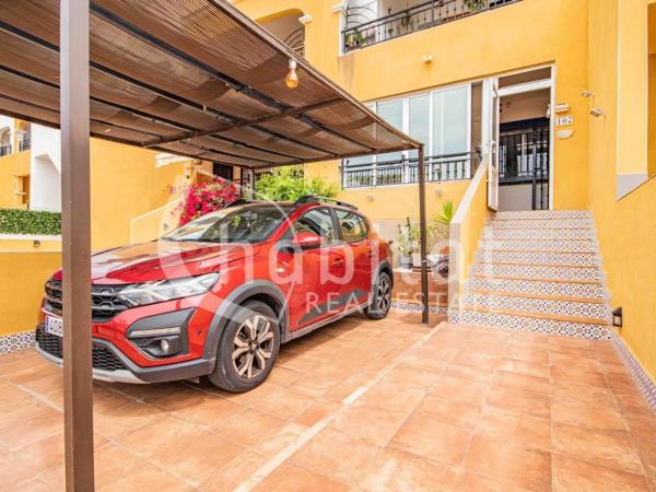 Chalet adosado en calle Taray, 12