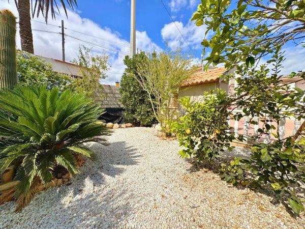 Casa independiente en calle Naranjo