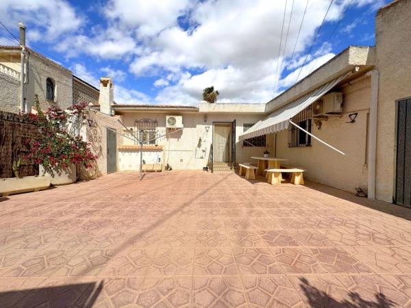 Casa independiente en calle Naranjo