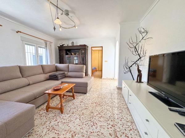 Casa independiente en calle Naranjo