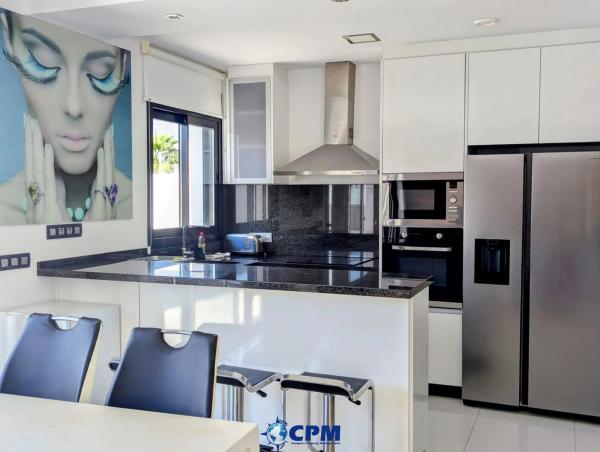 Chalet adosado en CL Herreda La, 37