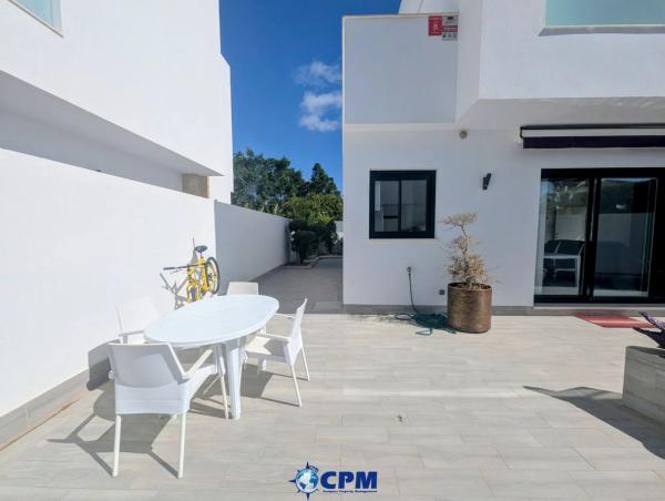 Chalet adosado en CL Herreda La, 37