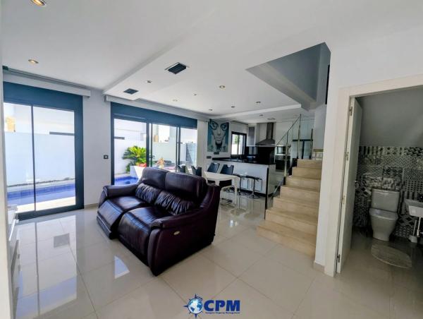 Chalet adosado en CL Herreda La, 37