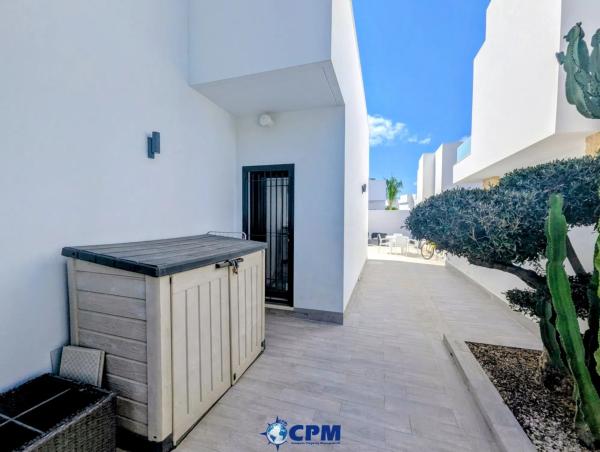 Chalet adosado en CL Herreda La, 37