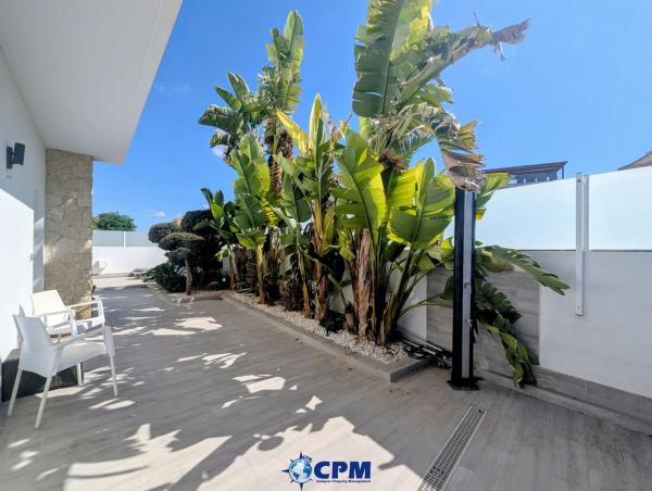 Chalet adosado en CL Herreda La, 37